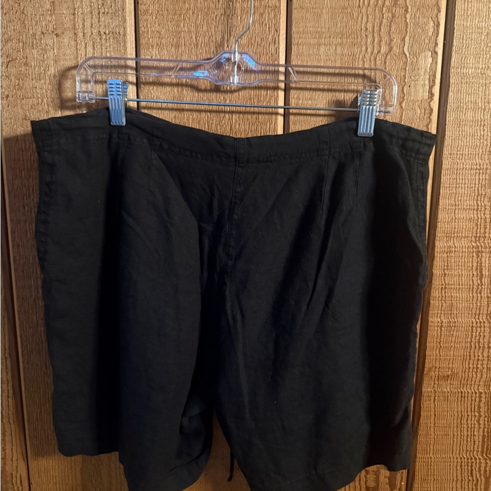 Johnny Was Black Linen Imani
Patch Pocket Embroidered Shorts Medium - Picture 2 of 3
